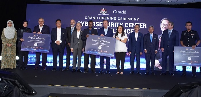Prime Minister Anwar Ibrahim (6th from right) at the opening of BlackBerry's Cybersecurity Centre of Excellence last year.